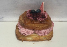 Fastelavns bolle med skovbær skum